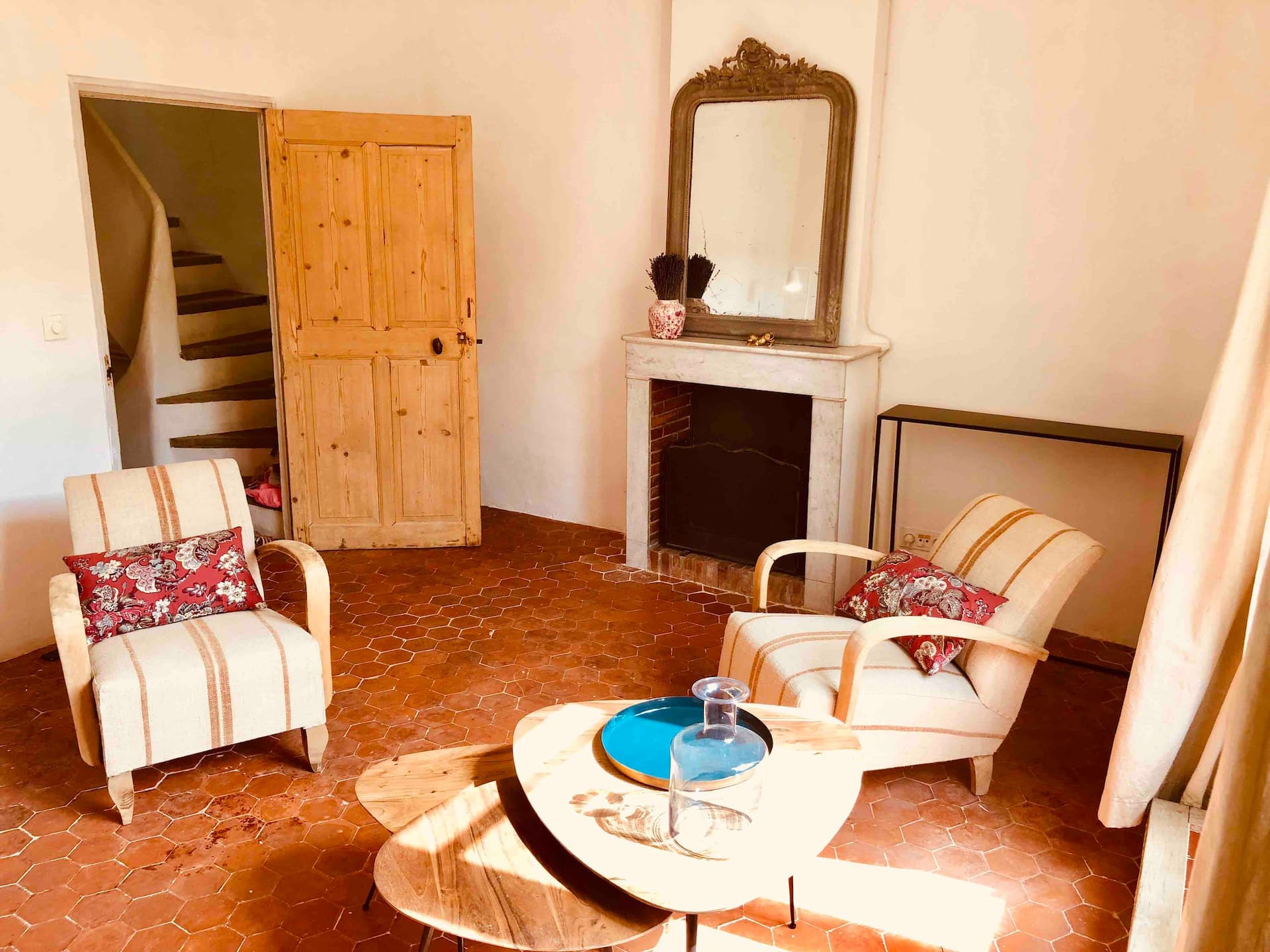 Salon with balcony
